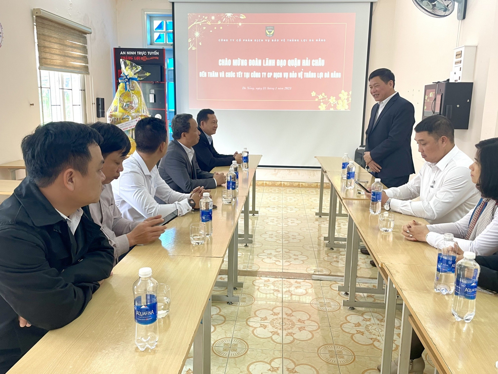 Đoàn lãnh đạo quận Hải Châu đến thăm và chúc tết công ty 2